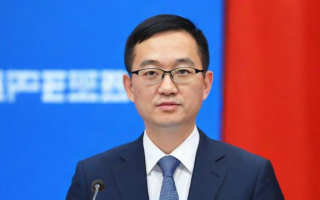 易方达基金持有哪些股票？