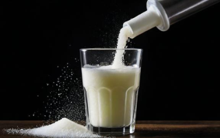 为什么在玻璃制造过程中需要使用纯碱？