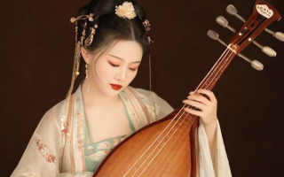 犹抱琵琶半遮面这一成语究竟蕴含着怎样的深层含义？
